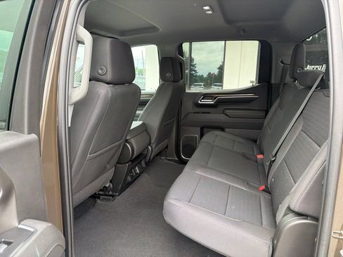 Used 2023 Chevrolet Silverado 1500 LT AWD/4WD image 5