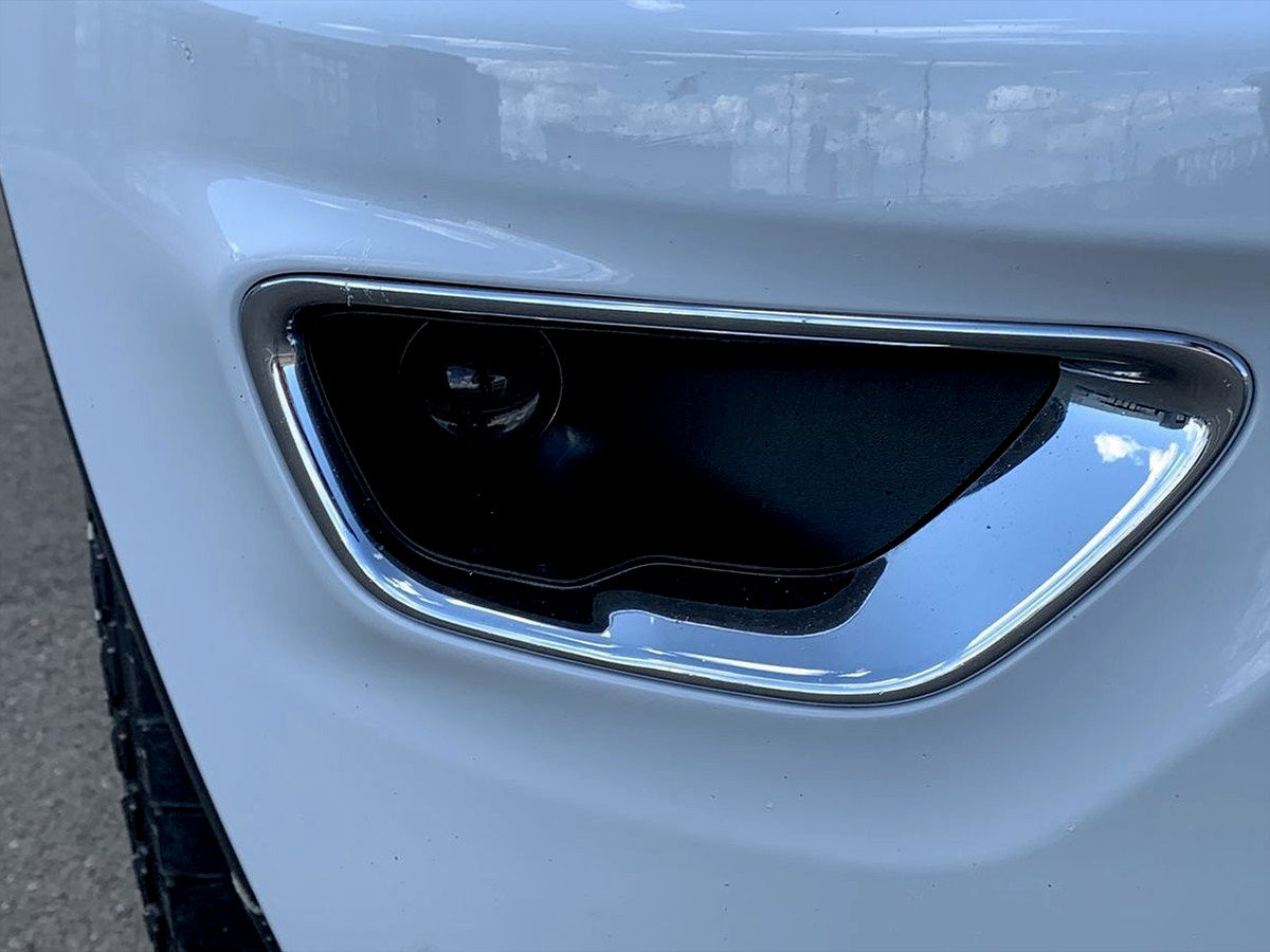 Used 2019 Jeep Grand Cherokee Laredo AWD/4WD image 10