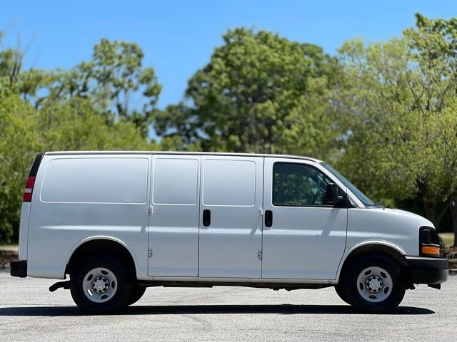 Used 2016 Chevrolet Express 2500 RWD image 4