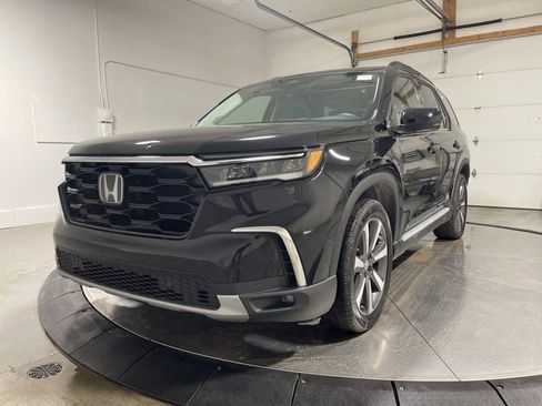 Used 2023 Honda Pilot Touring image 3