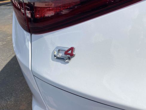 Used 2022 Alfa Romeo Stelvio Veloce image 40