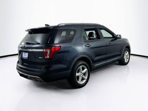 Used 2017 Ford Explorer XLT w/ Equipment Group 202A AWD/4WD image 5