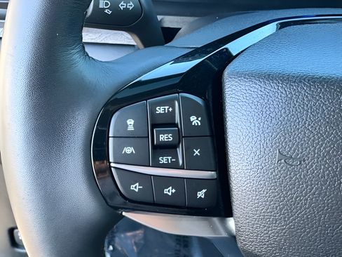 Used 2023 Ford Explorer Platinum w/ Technology Package AWD/4WD image 25