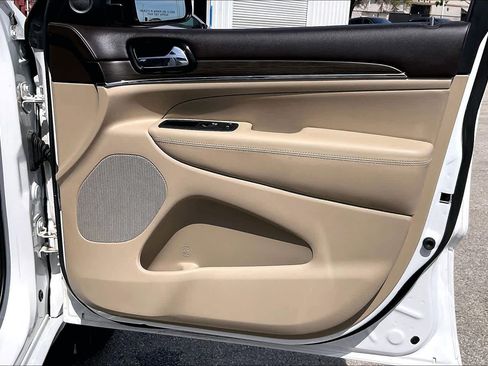 Used 2020 Jeep Grand Cherokee Overland image 21