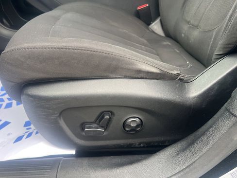 Used 2015 Chrysler 200 Limited w/ Convenience Group image 8