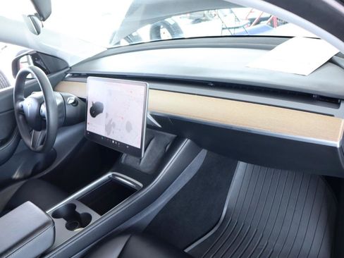 Used 2021 Tesla Model Y Long Range AWD/4WD image 33