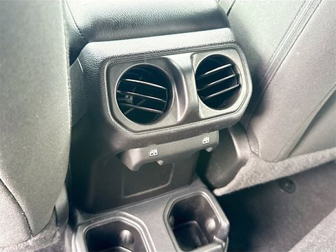 Used 2021 Jeep Gladiator Sport image 28