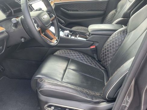 Used 2023 Jeep Grand Cherokee L Summit AWD/4WD image 14