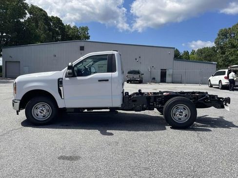 New 2025 Ford F250 XL w/ XL Driver Assist Package RWD image 26