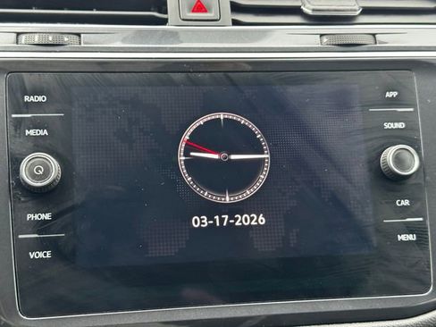 Used 2021 Volkswagen Tiguan SE image 30