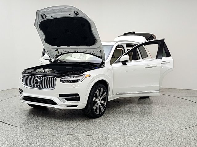 Certified 2025 Volvo XC90 T8 Plus w/ Protection Package Premier AWD/4WD image 9