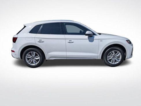 Used 2023 Audi Q5 2.0T Premium w/ Convenience Package AWD/4WD image 2