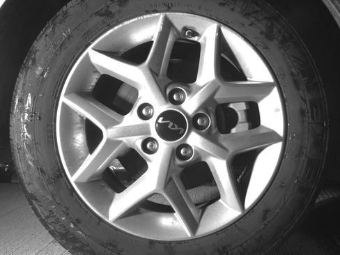 Used 2025 Kia Soul LX w/ LX Technology Package FWD image 13