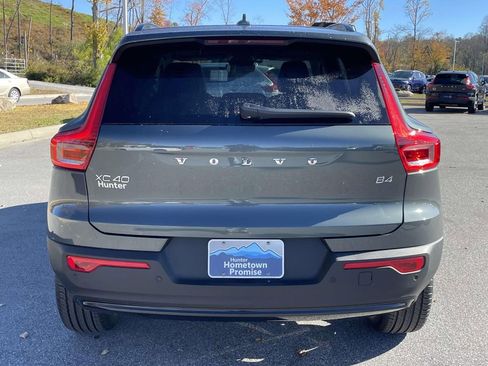 New 2026 Volvo XC40 B4 Core w/ Climate Package image 27