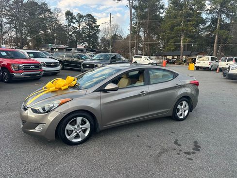 Used 2013 Hyundai Elantra GLS w/ Preferred Pkg image 4