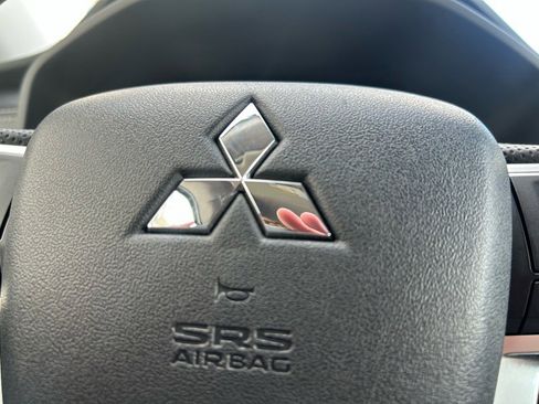 Used 2023 Mitsubishi Outlander SE image 18