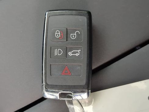 Certified 2025 Land Rover Range Rover Velar Dynamic SE image 37