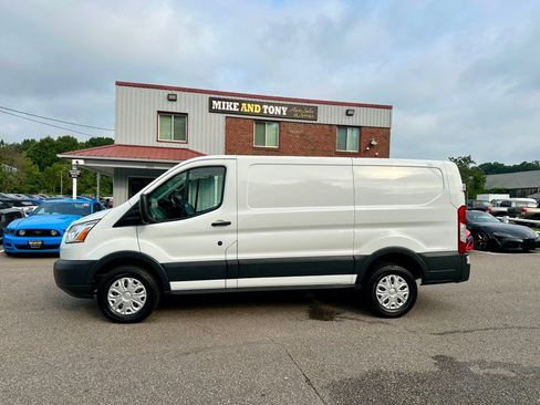 Used 2018 Ford Transit 250 130 Low Roof w/ Exterior Upgrade Package RWD image 4