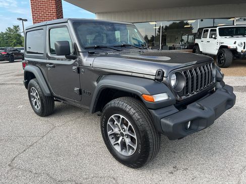 Used 2024 Jeep Wrangler Sport S image 3
