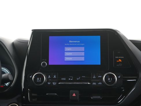 Used 2025 Toyota Highlander XSE AWD/4WD image 16