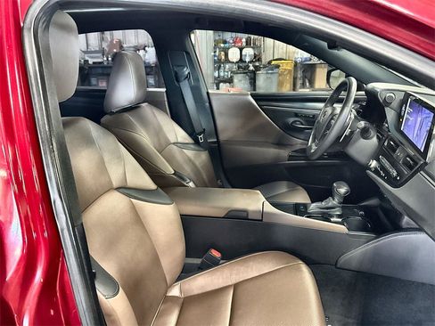 Used 2024 Lexus ES 350 Premium image 31