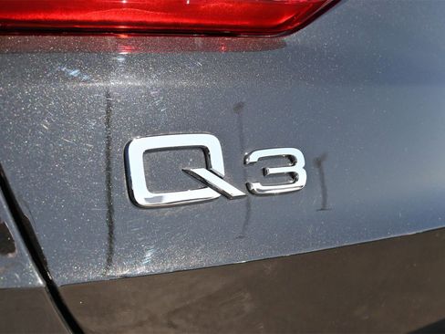 Certified 2025 Audi Q3 2.0T Premium Plus w/ Premium Plus Package image 18