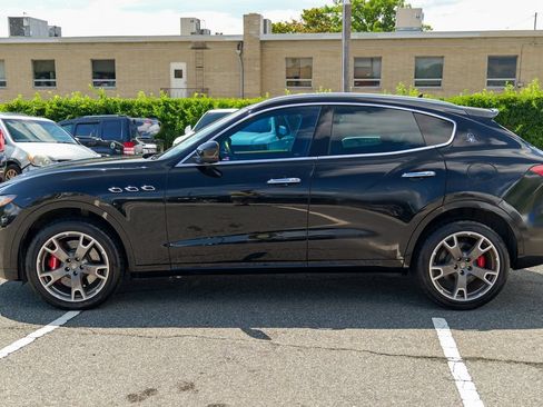Used 2017 Maserati Levante S AWD/4WD image 4