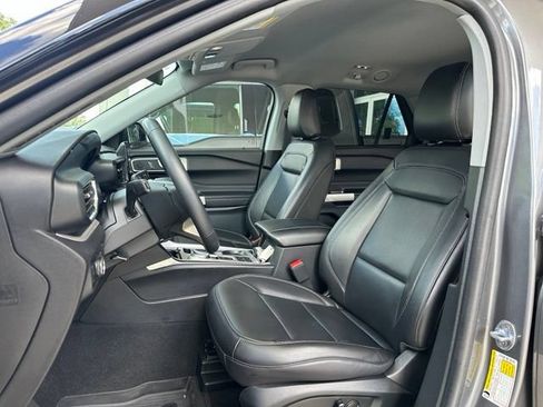 Used 2023 Ford Explorer XLT w/ Equipment Group 202A RWD image 14