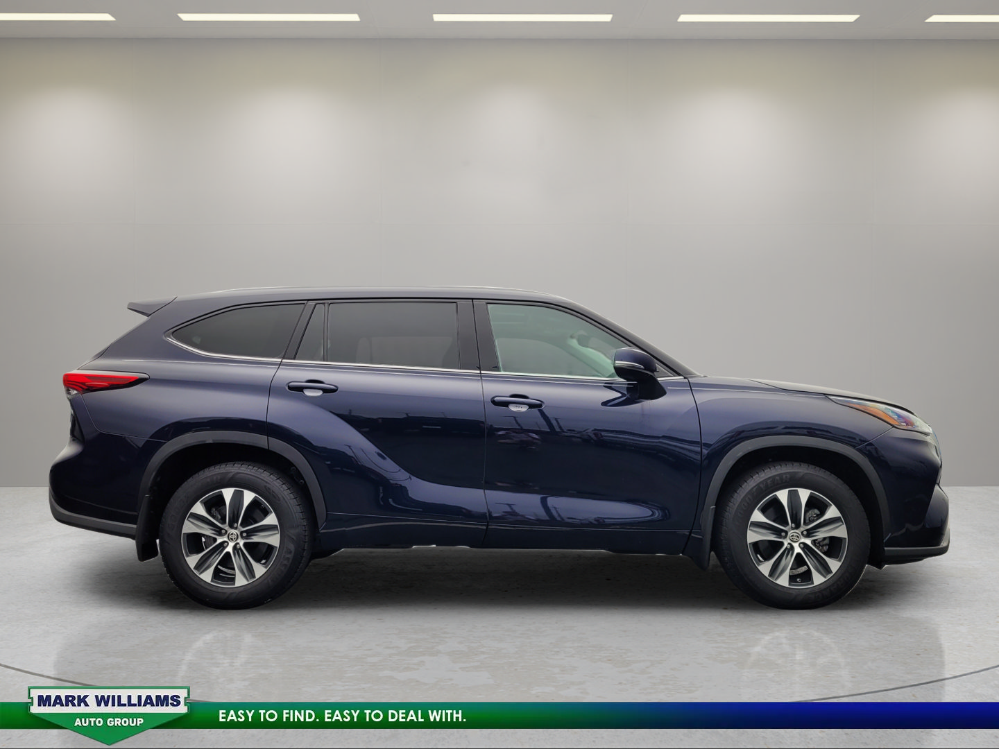 Used 2020 Toyota Highlander XLE AWD/4WD image 2
