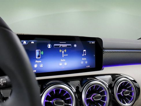 Used 2025 Mercedes-Benz CLA 250 image 17