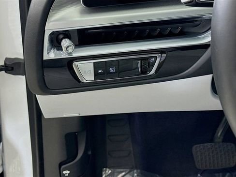 Used 2024 Cadillac Lyriq Luxury image 13