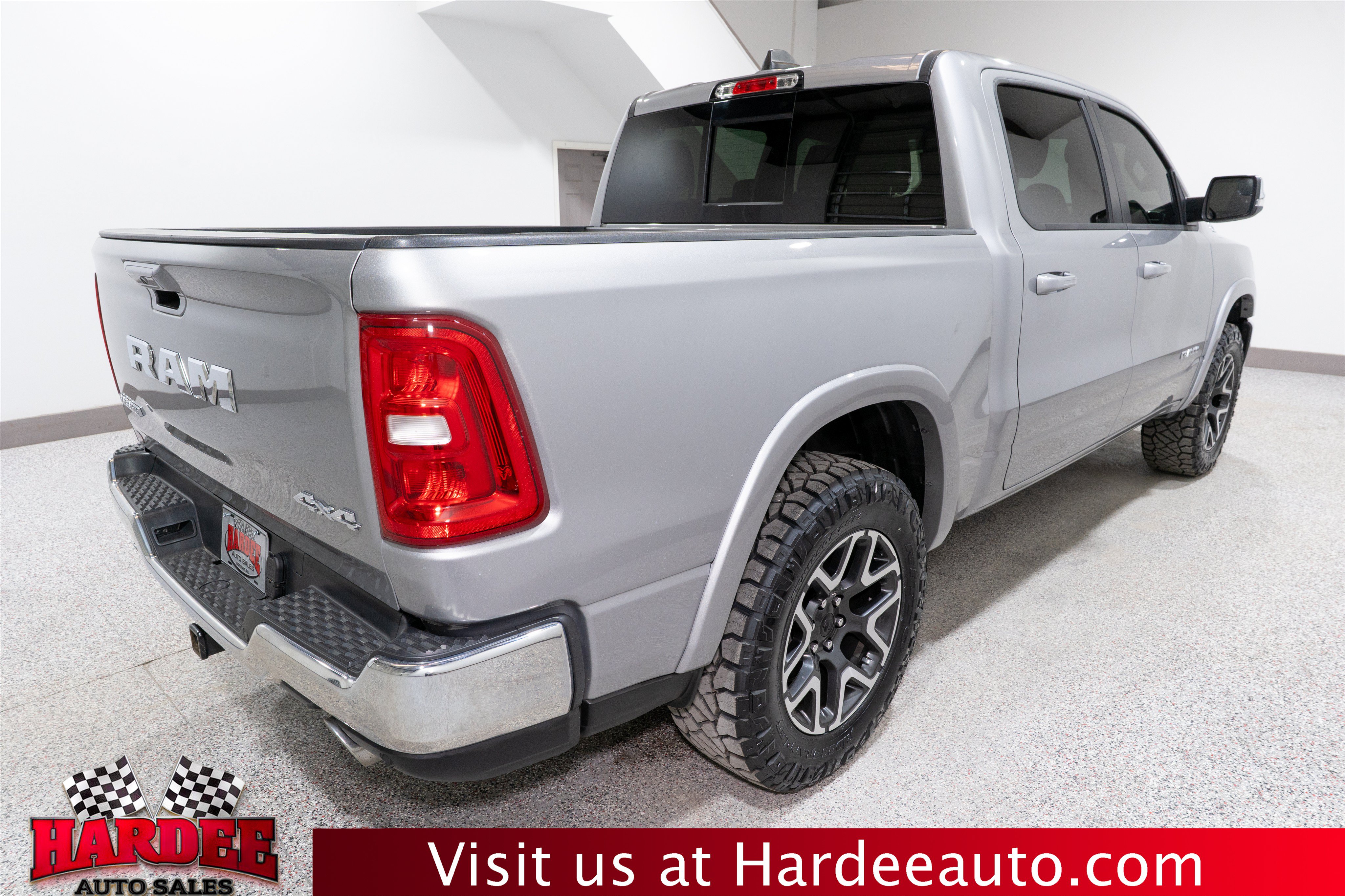 Used 2025 RAM 1500 Laramie AWD/4WD image 5