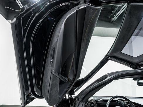 Used 2020 McLaren 720S Performance RWD image 9