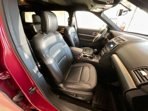 Used 2018 Ford Explorer XLT w/ Equipment Group 202A AWD/4WD image 25