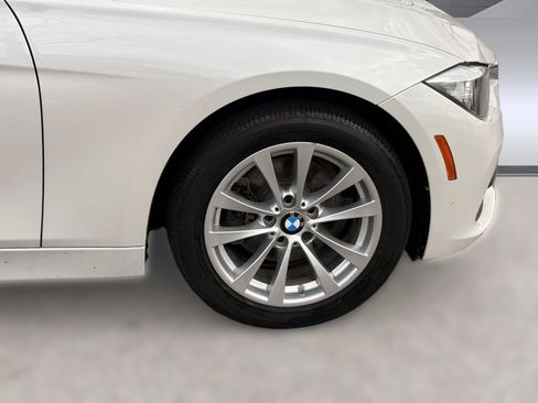 Used 2017 BMW 320i Sedan image 12