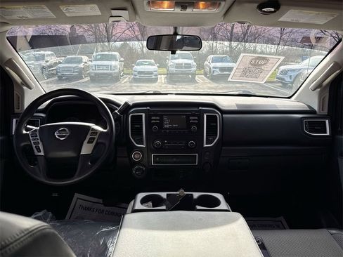 Used 2018 Nissan Titan S image 10