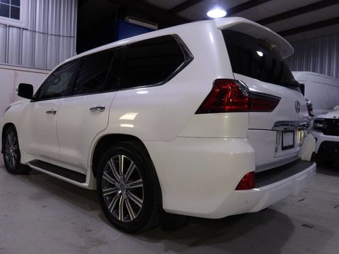 Used 2017 Lexus LX 570 4WD image 3