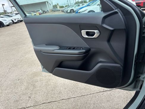 Used 2025 Kia K4 LXS image 18