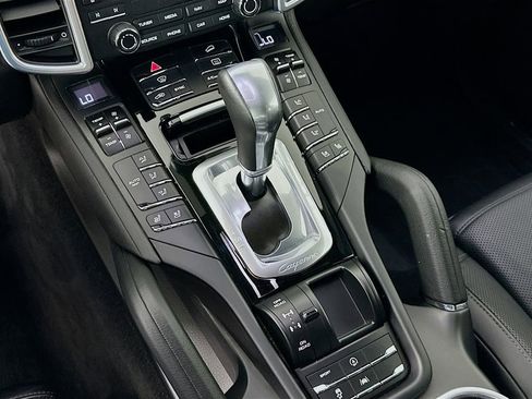 Used 2017 Porsche Cayenne image 17