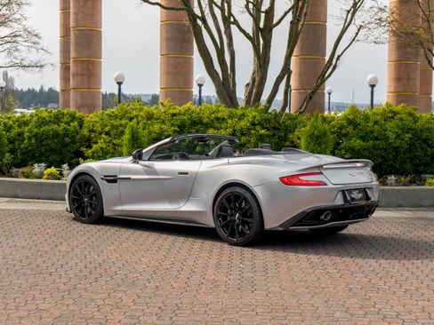 Used 2016 Aston Martin Vanquish Volante image 2