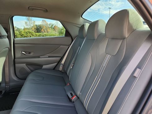 Used 2025 Hyundai Elantra SEL image 15