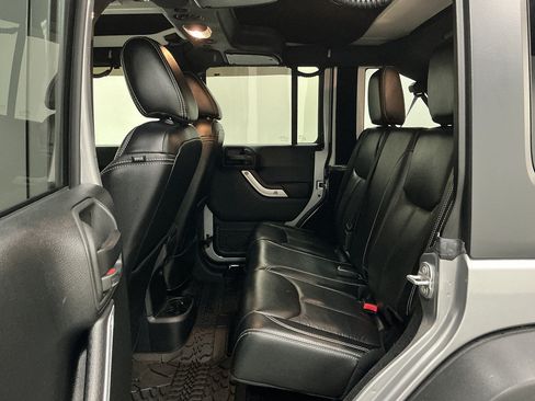 Used 2017 Jeep Wrangler Unlimited Rubicon AWD/4WD image 16