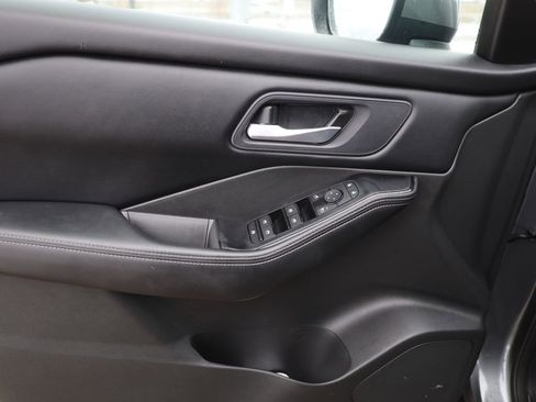 Used 2024 Nissan Rogue SV image 28