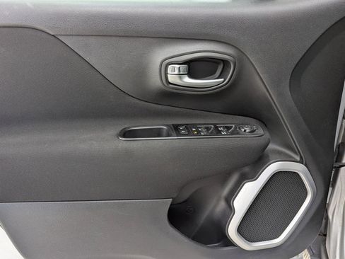 Used 2021 Jeep Renegade Latitude image 13