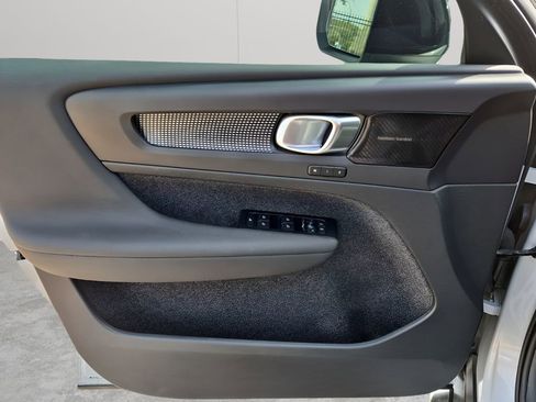 Used 2022 Volvo XC40 T5 R-Design w/ Advanced Package image 26