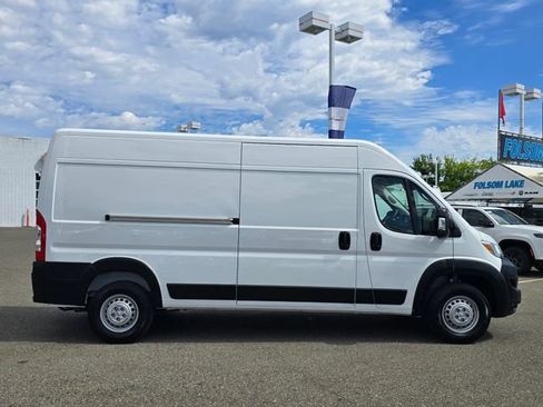 Used 2025 RAM ProMaster 2500 w/ Convenience Group FWD image 7