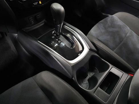 Used 2016 Nissan Rogue SV image 22