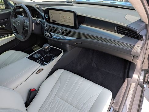 Used 2023 Lexus LS 500 w/ Interior Upgrade Package image 30