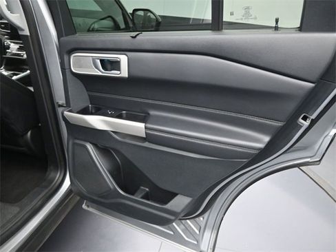 Used 2023 Ford Explorer Limited image 35