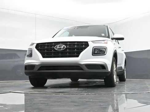 Certified 2025 Hyundai Venue SE image 37